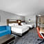 Holiday Inn Express & Suites Marinette By IHG