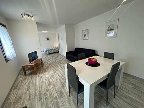 Deluxe Queen Studio