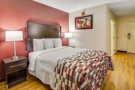 Deluxe Room with One Queen Bed Disability Access Non-Smoking