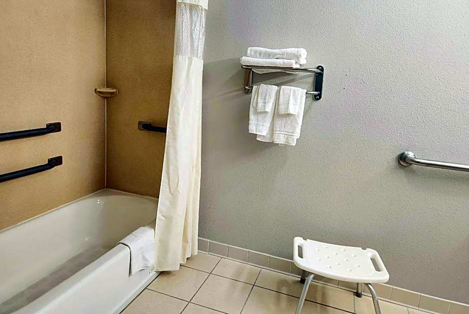 Days Inn by Wyndham LaPlace- New Orleans
