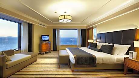 Deluxe Sea View Suite