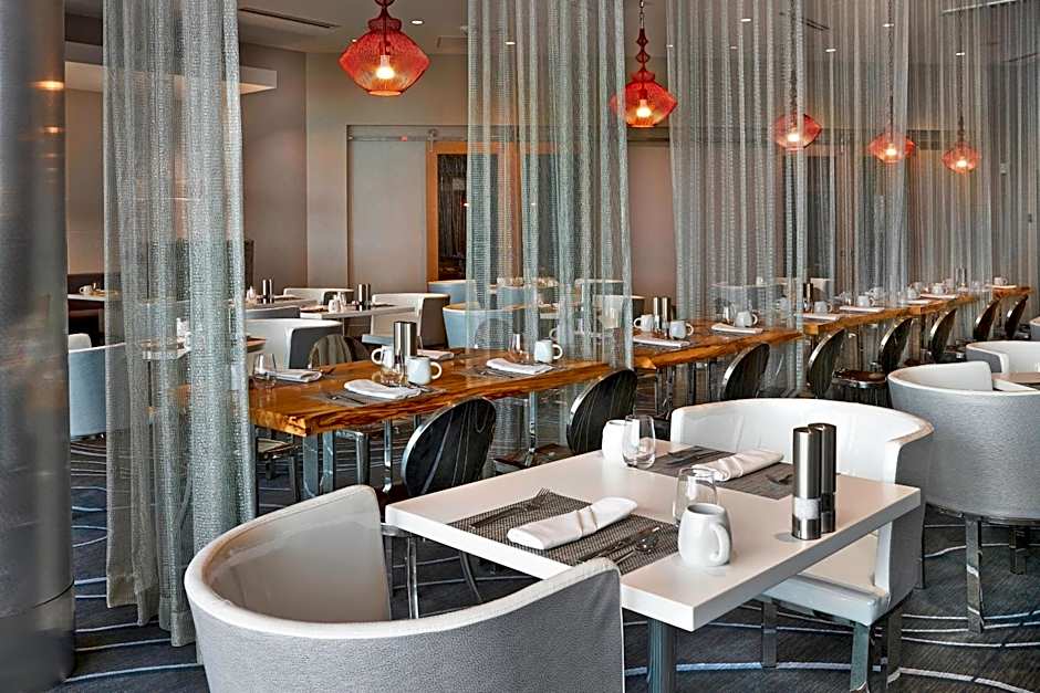 Renaissance by Marriott Edmonton Airport Hotel