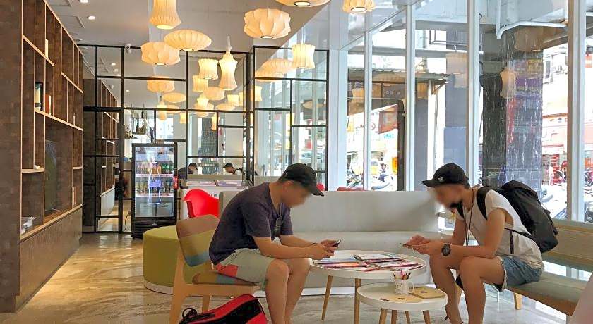 Single Inn - Kaohsiung Station