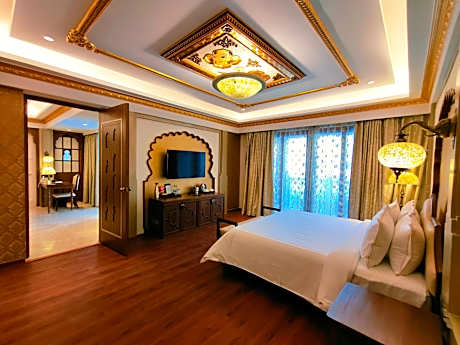 Premium Palace Suite First Floor Pool Facing