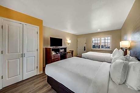 Efficiency Quadruple Room with Two Queen Beds and Sofa bed - Non Smoking