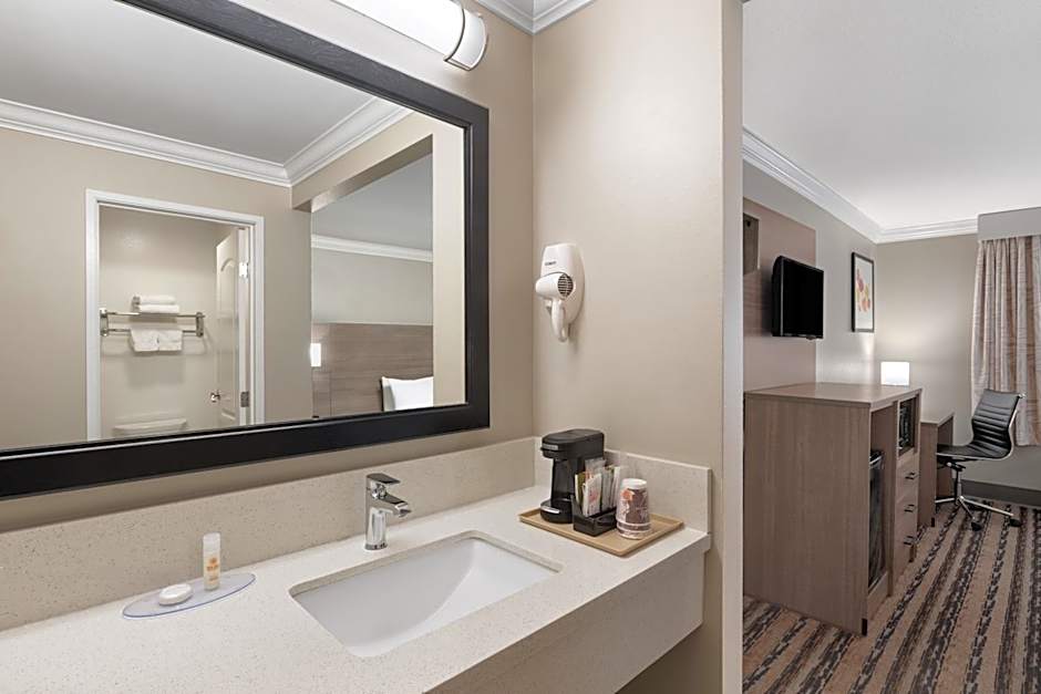 Solara Inn and Suites