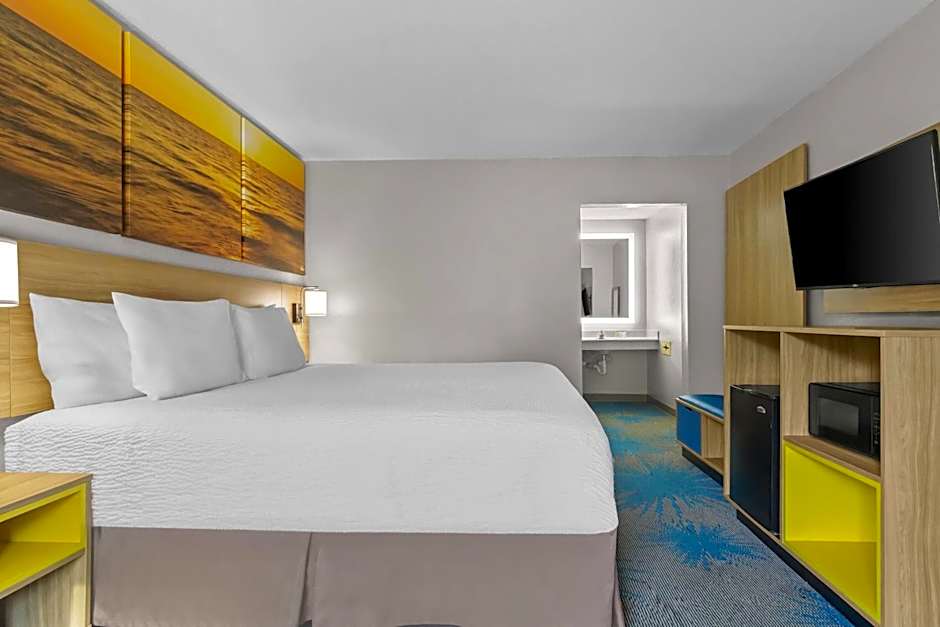 Days Inn by Wyndham Ocean Springs