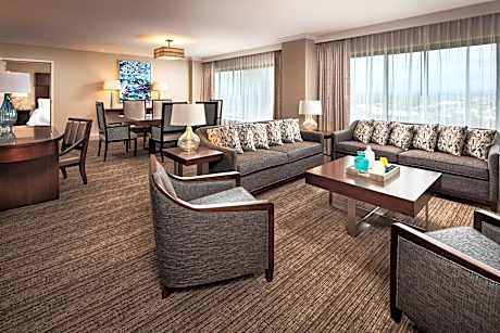 Luxury Suite King Bed, 1 Bedroom Suite, 1 King, Sofa bed