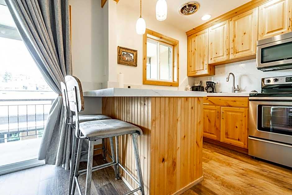 Treasure Mountain Inn