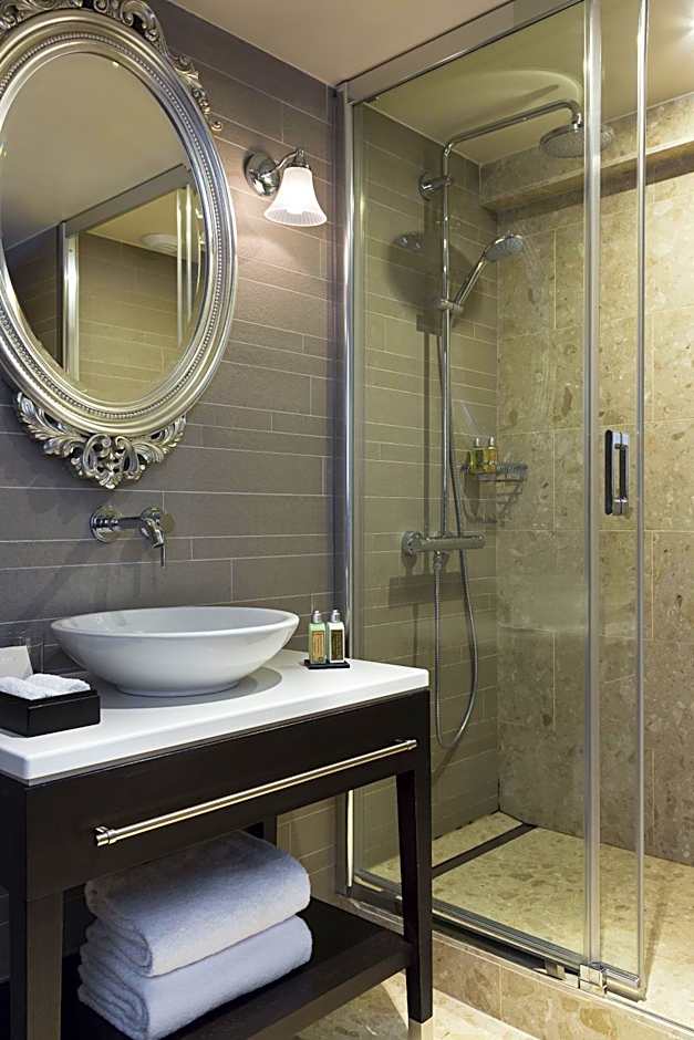 La Clef Louvre Paris by The Crest Collection