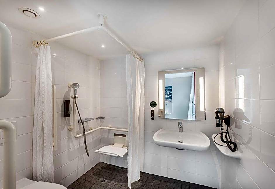 B&B HOTEL Zürich Airport
