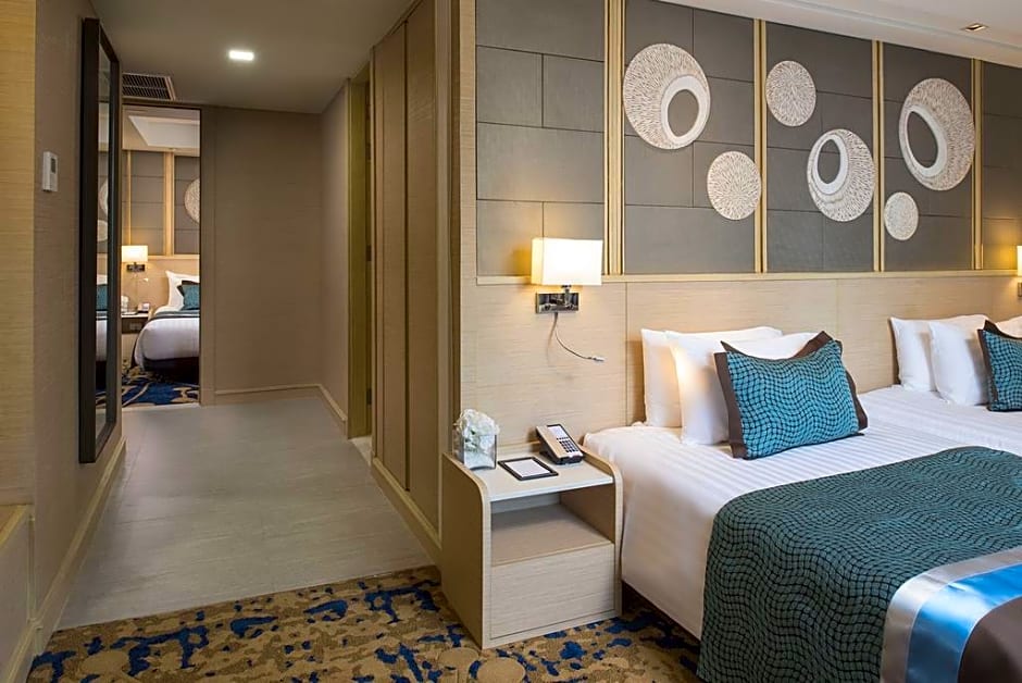 Solitaire Bangkok Sukhumvit 11