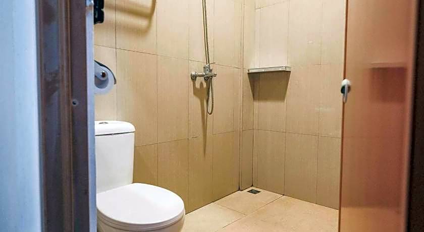 RedDoorz Syariah Plus near Trans Studio Cibubur