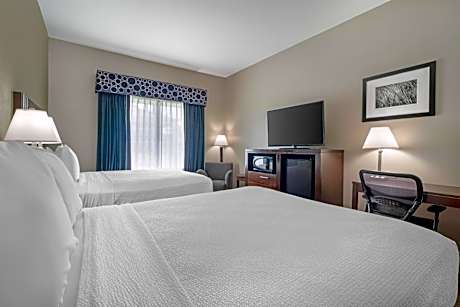 Queen Room with Two Queen Beds and Roll-In Shower - Mobility Access/Non-Smoking