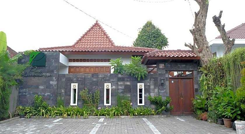 Puri Langenarjan Guesthouse 