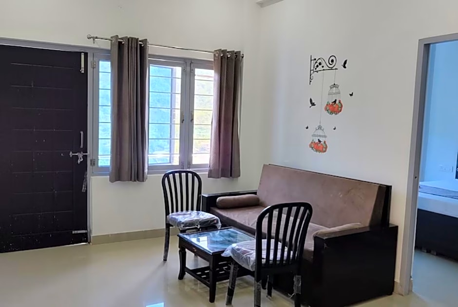 Goroomgo Komfy Stayz Dehradun