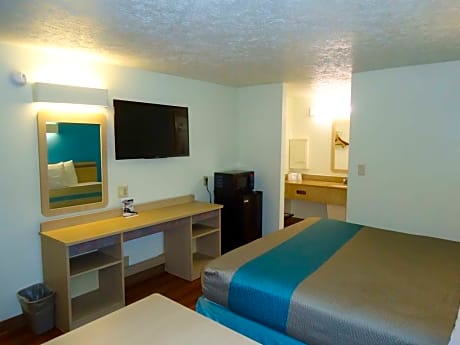 Motel 6 Columbus, MS