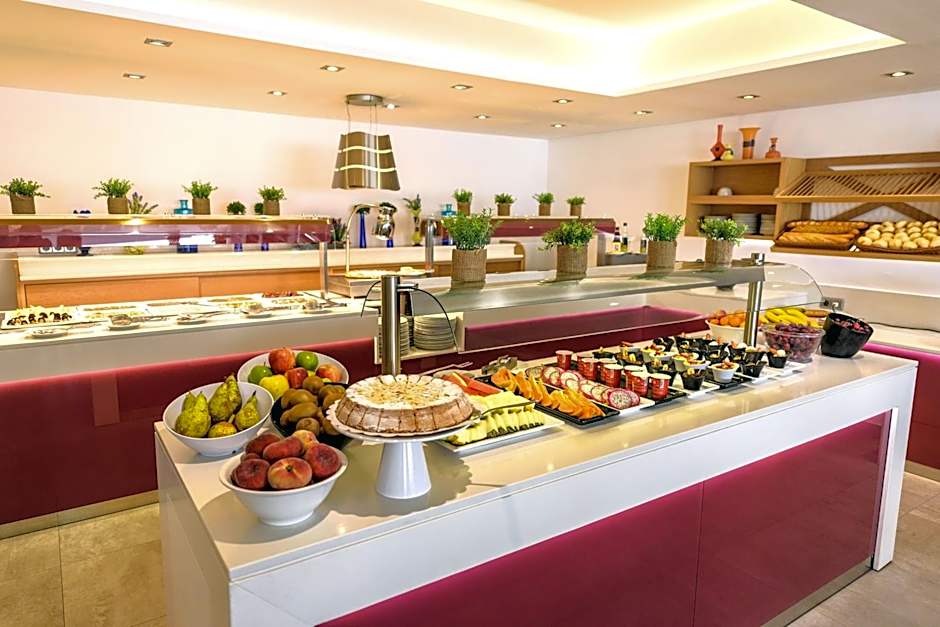 Bahia Camp de Mar Suites