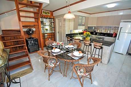 Ampla Casa com Piscina Ponta do Papagaio - PLH005