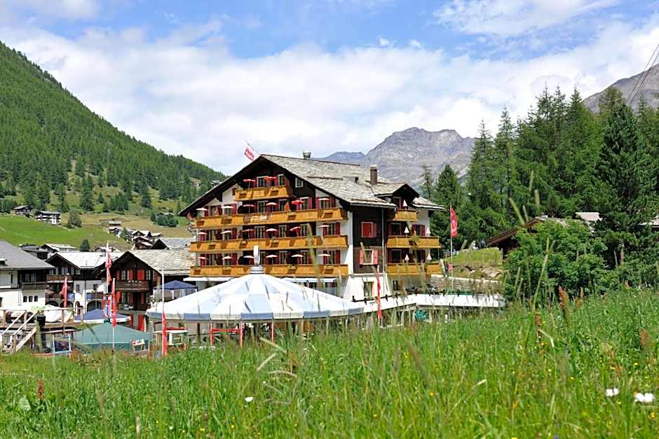 Hotel THE LARIX ski-in ski-out