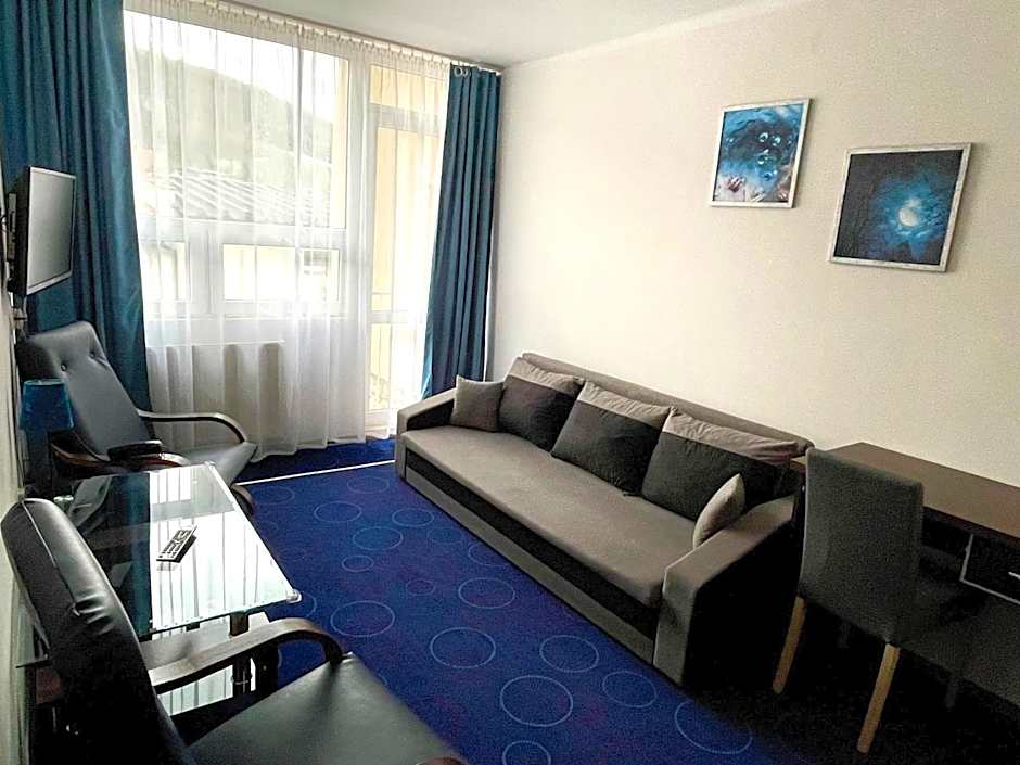 Photo 1 of 4 of Triple Room