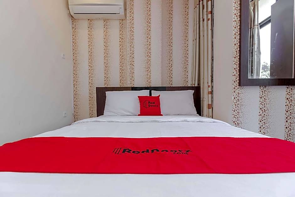 RedDoorz Plus @ Paal 2 Manado