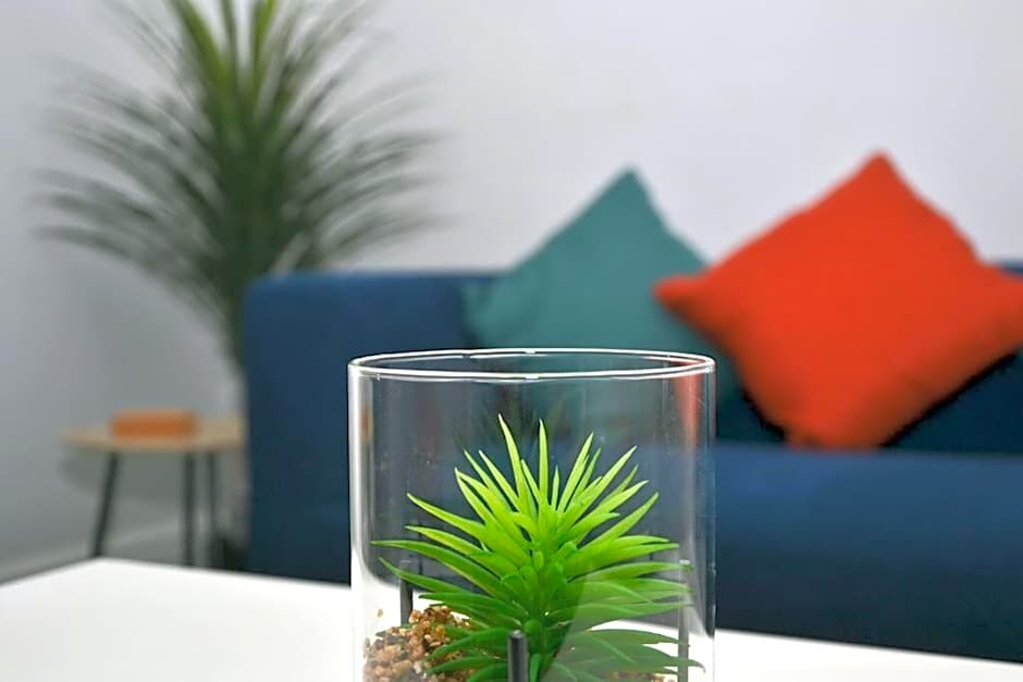 Salisbury - New 3br home, wifi, parking, sleeps 6, near Liverpool city centre