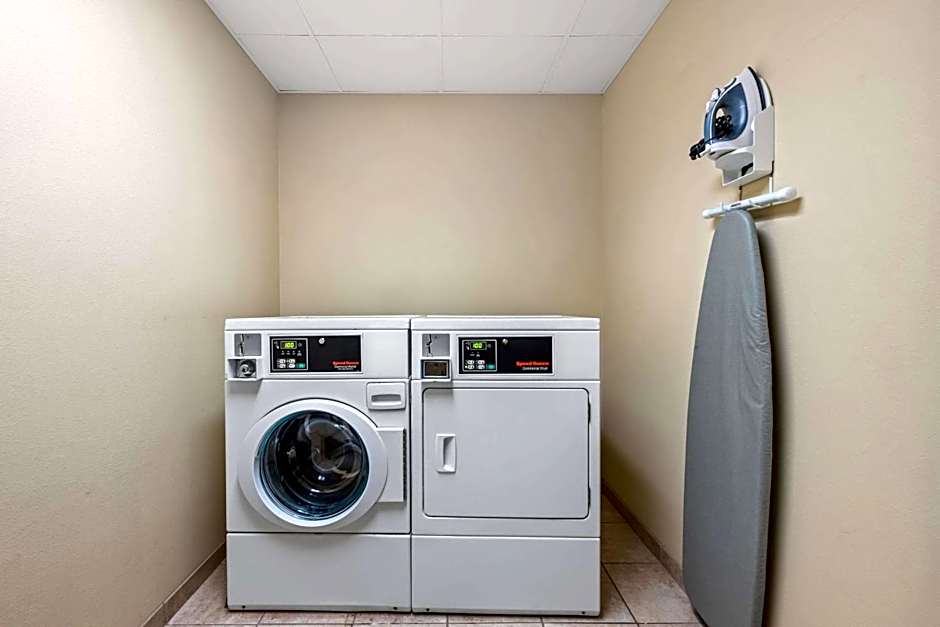 Country Inn & Suites by Radisson, Red Wing, MN