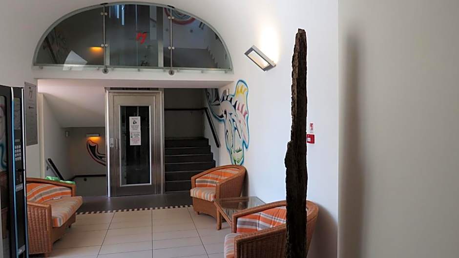 Seven Hostel & Rooms