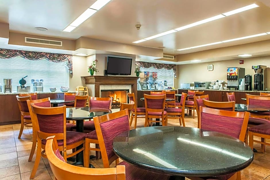 Clarion Inn & Suites Northwest