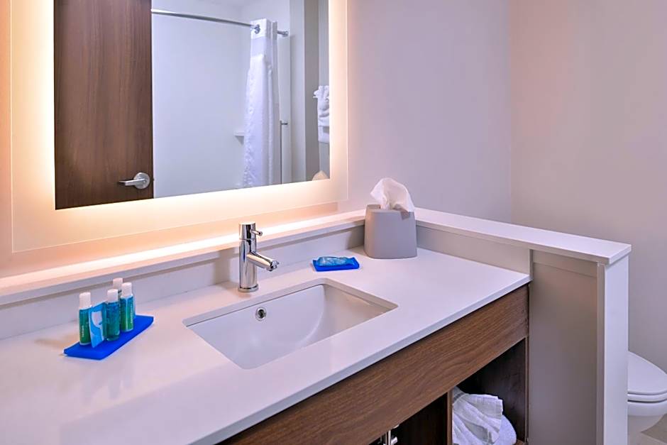 Holiday Inn Express & Suites Farmville By IHG