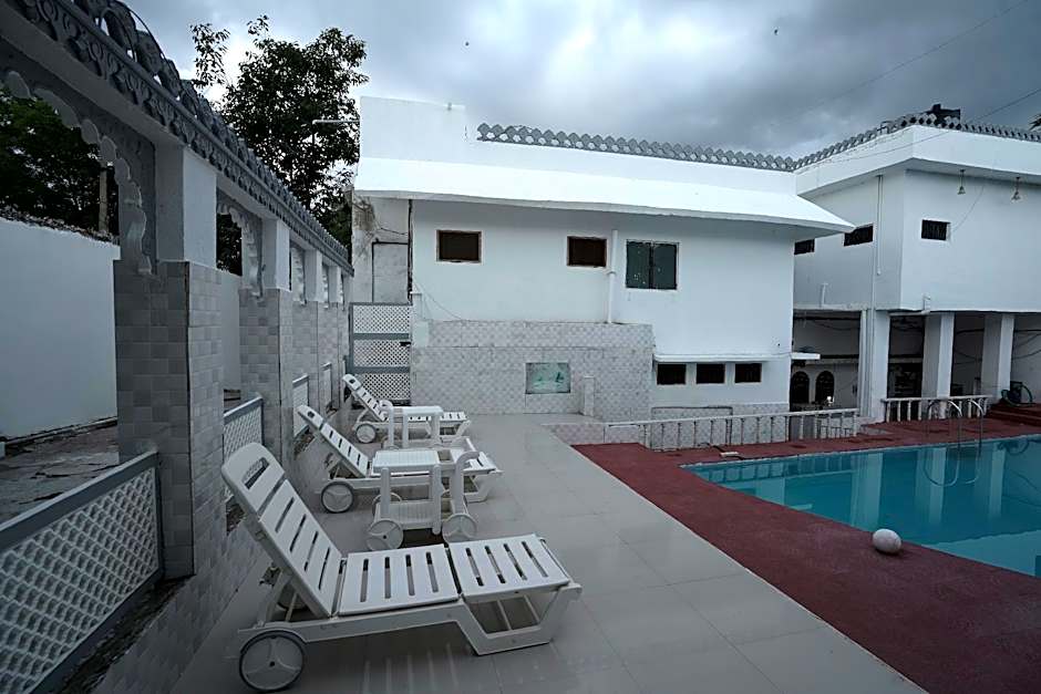 Devendragarh - A Boutique Lake Facing Guest House On Lake Fateh Sagar