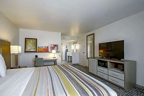 1 King Bed, Nonsmoking