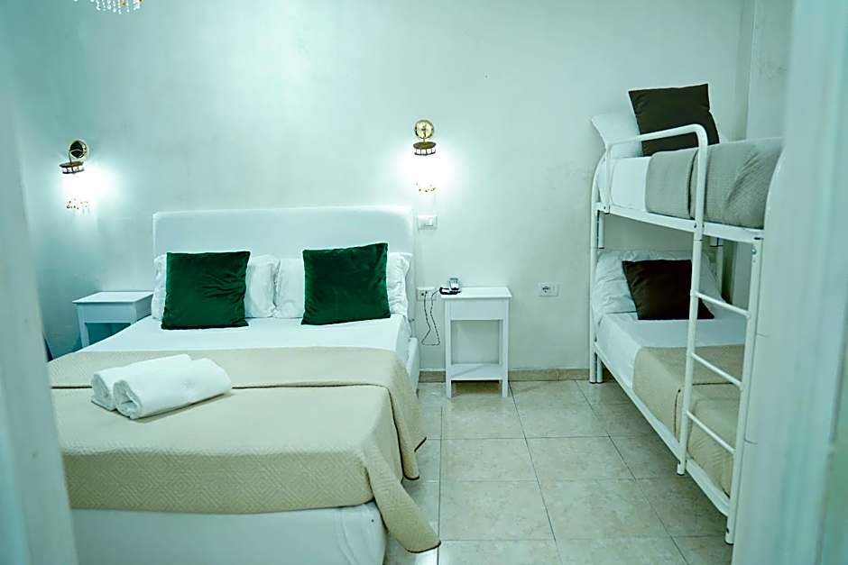 Bee Queen Hotel