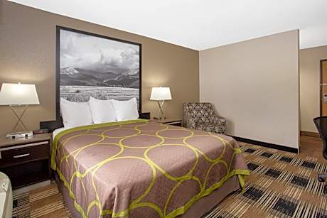 Queen Room - Non-Smoking