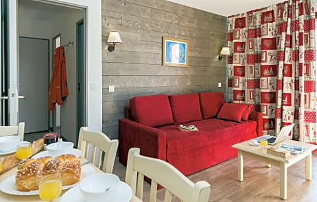 2 bedroom apart. with sleeping alcove for 8 people