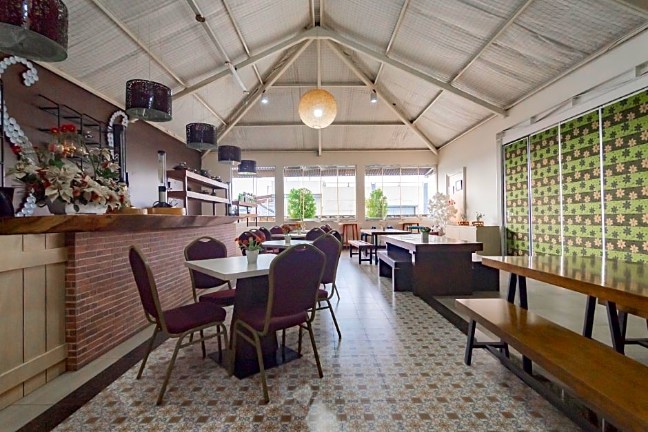 RedDoorz Premium near Bandung Station