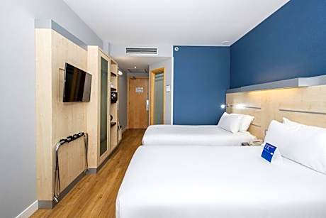 Standard Twin Room - Free Breakfast