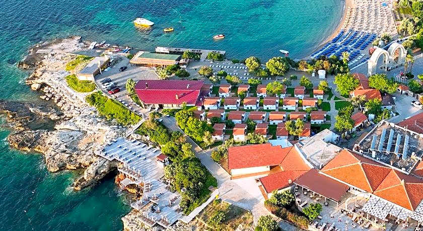 Maya Bistro Hotel & Beach