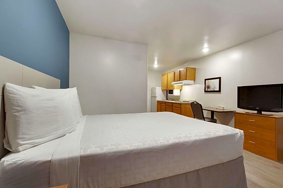 WoodSpring Suites Conroe