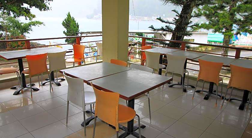 Pandu Lakeside Parapat Hotel