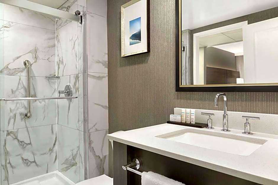 Embassy Suites by Hilton Montreal Airport