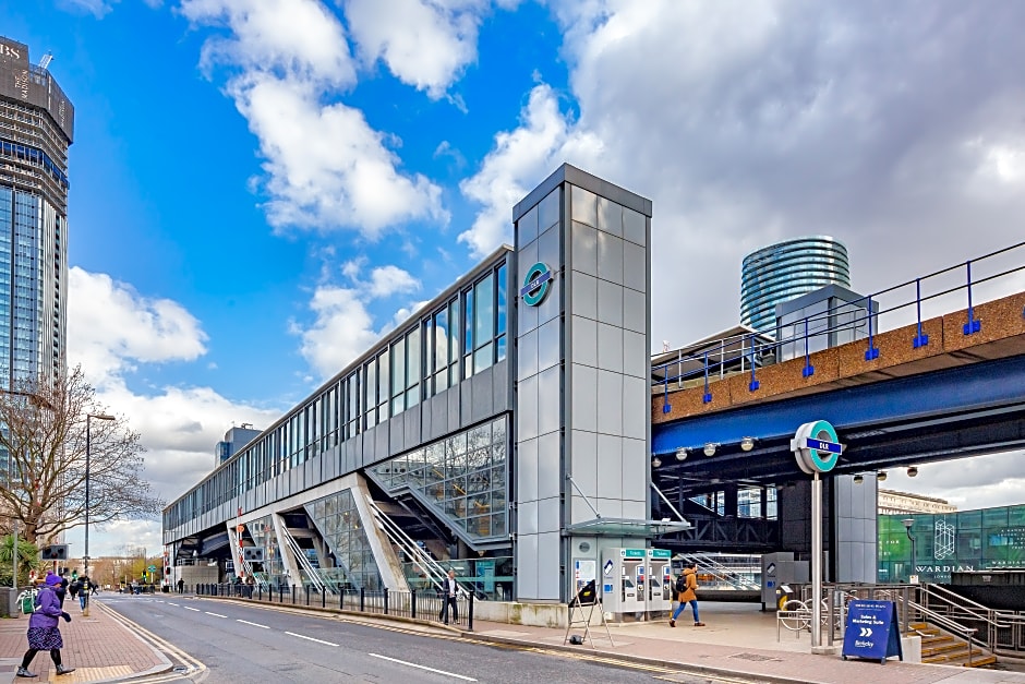 Sublime Lanterns Court One-Bedroom Apartments