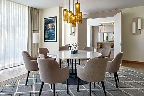 Presidential King Suite - M Club Lounge Access