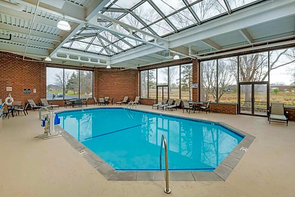 Brooklyn Center Hotel & Conference Center