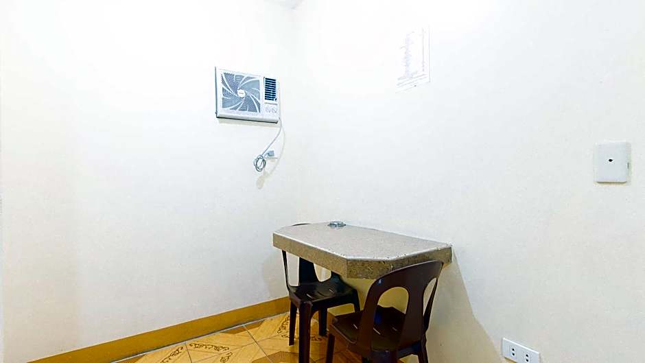 Golden Sunrise Hotel II by RedDoorz