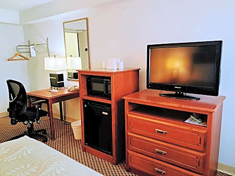 Queen Room - Non-Smoking