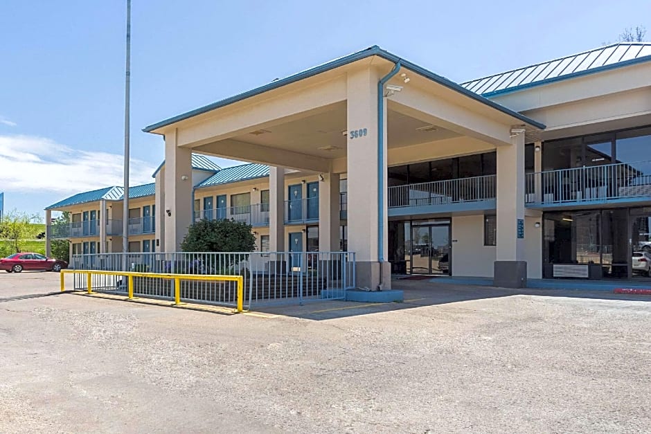 Econo Lodge Inn & Suites Bentonville – Bentonville, AR