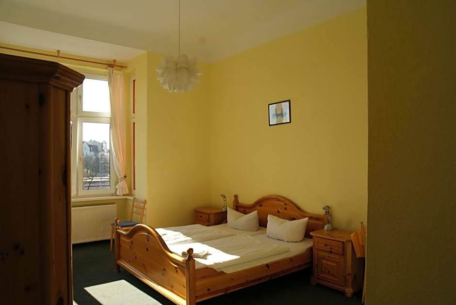 Happy go Lucky Hotel  Hostel