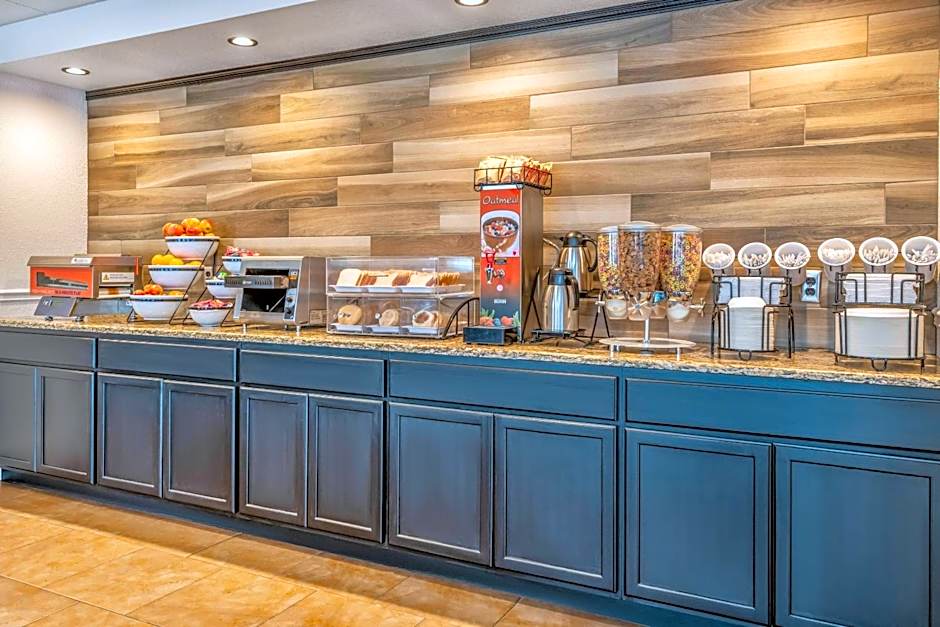 Comfort Inn & Suites Thousand Islands Harbour District